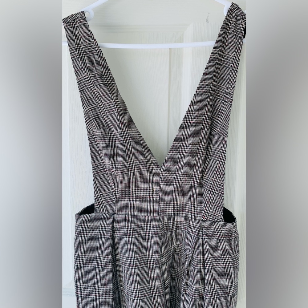 Cool jumpsuit, fall ready, small size